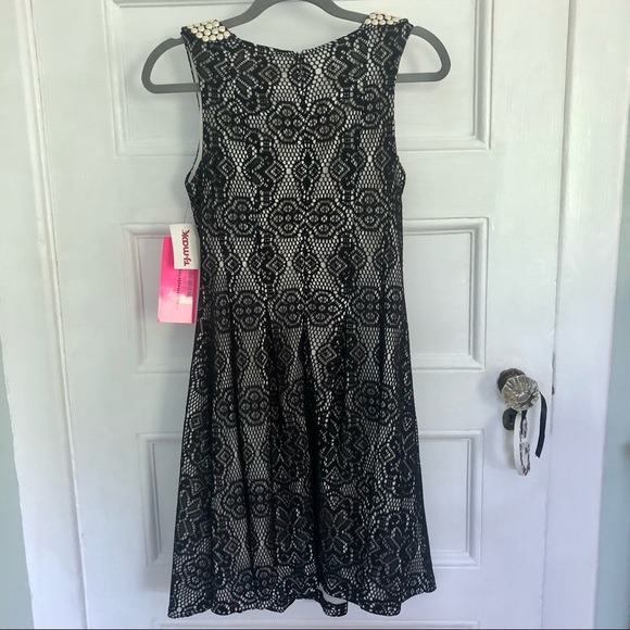 BETSEY JOHNSON LACE DRESS - Picture 2 of 5